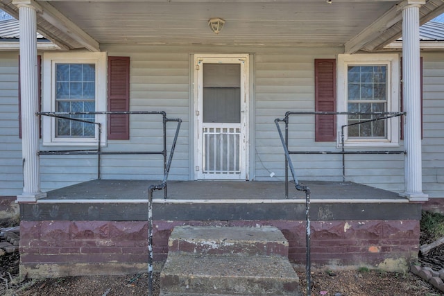 doorway to property featuring covered porch