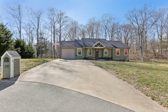 view of front facade featuring a garage, driveway, and a front lawn