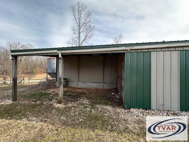 Listing photo 3 for 320 S Point Dr, Camden TN 38320