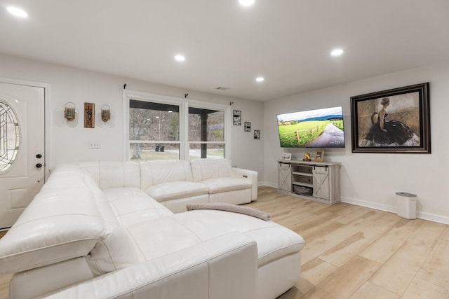 living room featuring recessed lighting, visible vents, light wood-style flooring, and baseboards