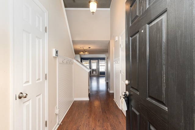 foyer featuring dark wood-style floors, baseboards, and crown molding