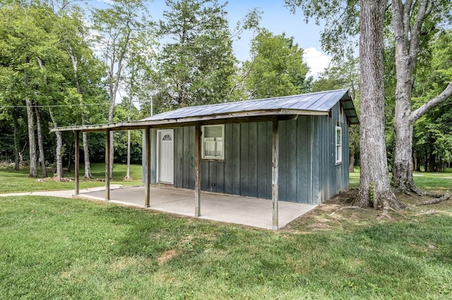 view of outdoor structure with an outdoor structure