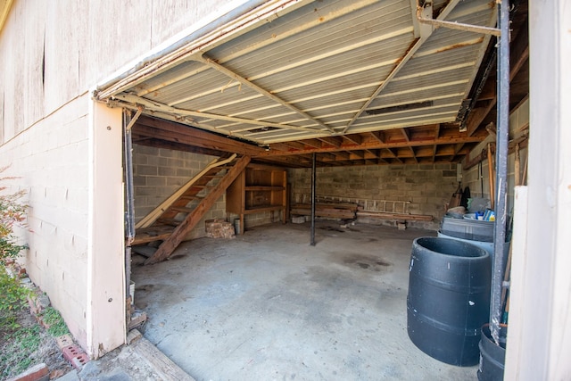 garage featuring concrete block wall