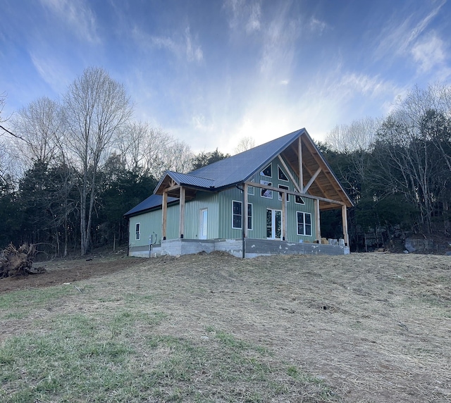 view of front of house featuring metal roof