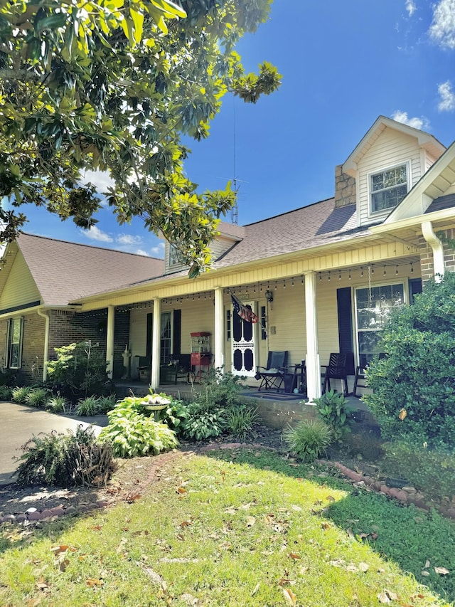 view of front facade with a porch