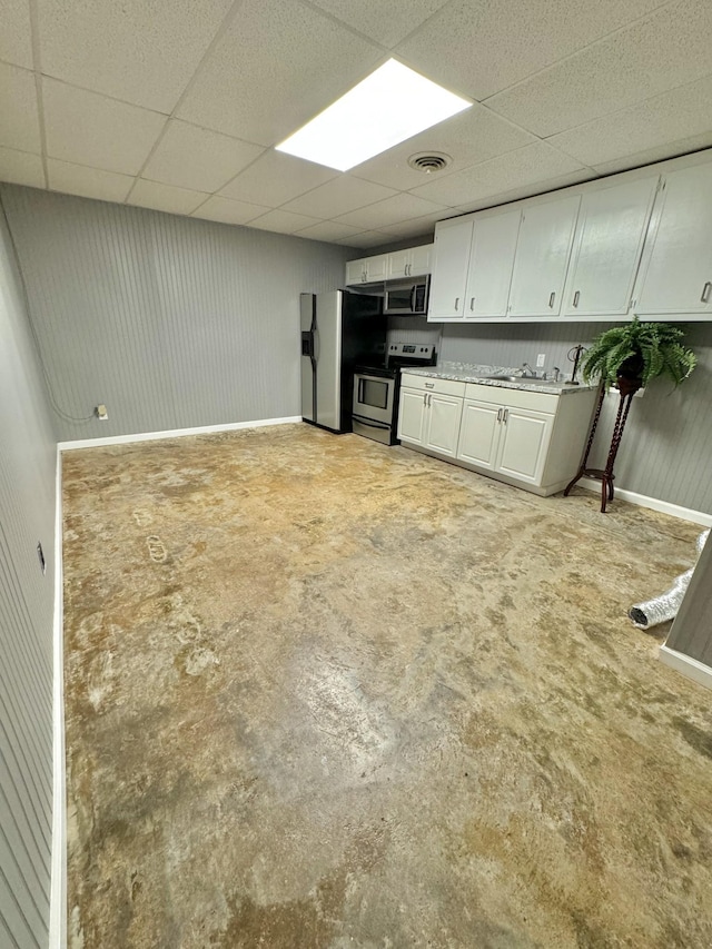 kitchen with visible vents, baseboards, a drop ceiling, appliances with stainless steel finishes, and white cabinetry