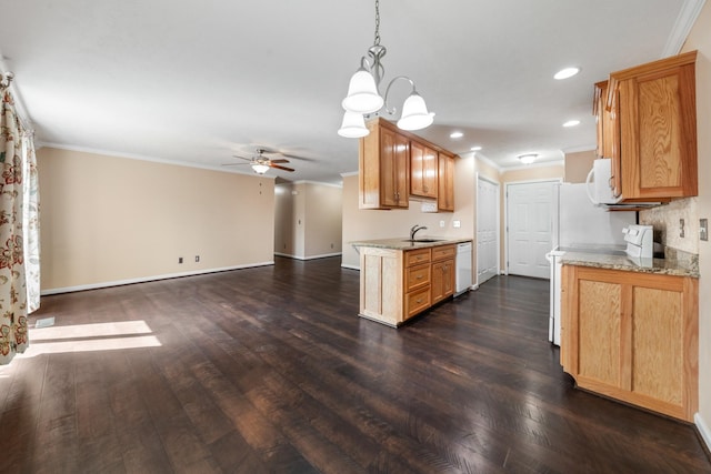 kitchen with crown molding, ceiling fan, dark wood-style floors, white appliances, and a sink