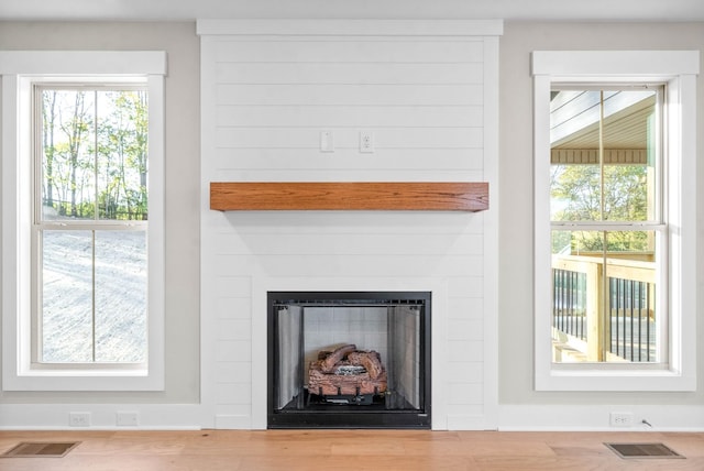 interior details with visible vents and a fireplace