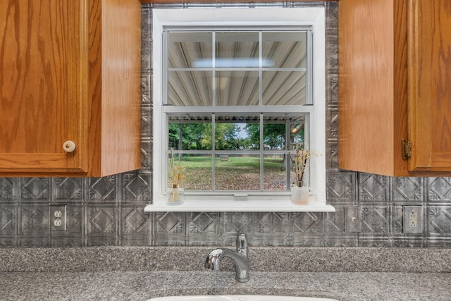 2536 Crescent Meadows Ct, Murfreesboro, TN 37128 - room details with brown cabinetry, backsplash, and a sink