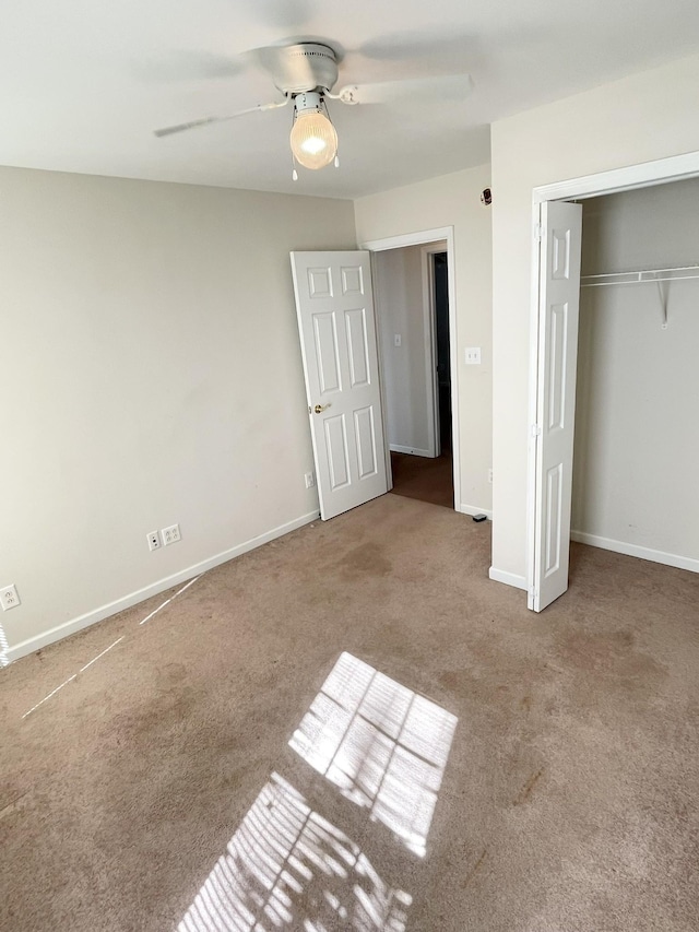 unfurnished bedroom featuring carpet flooring, baseboards, a closet, and ceiling fan