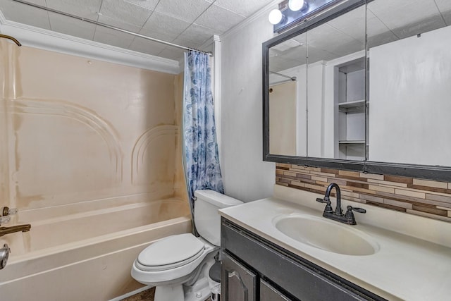 full bath featuring decorative backsplash, shower / bathtub combination with curtain, vanity, and toilet