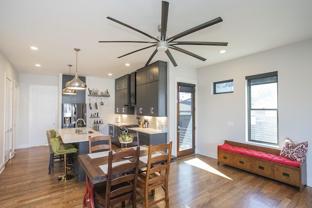 dining space with dark wood-style floors, recessed lighting, and a ceiling fan