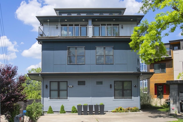 122 9th Cir S, Nashville, TN 37203 - rear view of property with a balcony