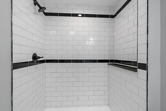 full bathroom featuring tiled shower