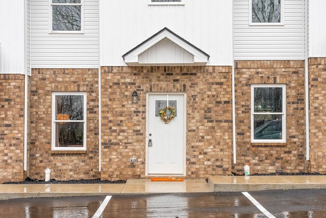 entrance to property featuring uncovered parking