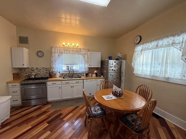 dining space with visible vents, baseboards, and dark wood-type flooring