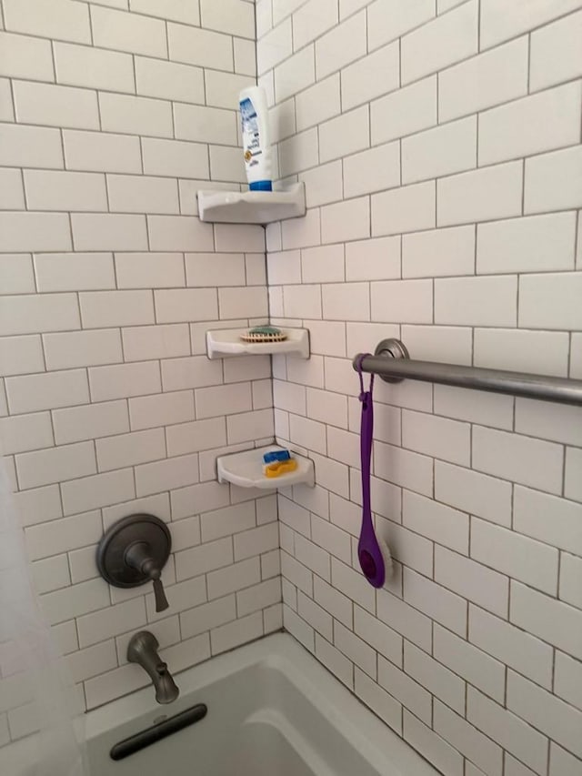 bathroom with shower / bath combo