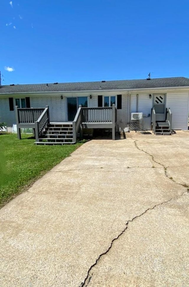 927 E Jefferson St, Pulaski, TN 38478 - view of front facade featuring a front lawn, a wooden deck, and cooling unit