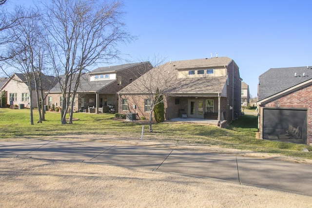 view of front of home featuring brick siding and a front yard