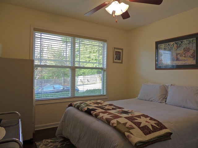 bedroom with ceiling fan