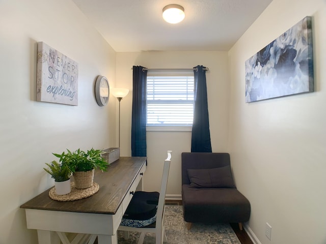 1016 Sunset Dr, Clarksville, TN 37040 - sitting room featuring baseboards