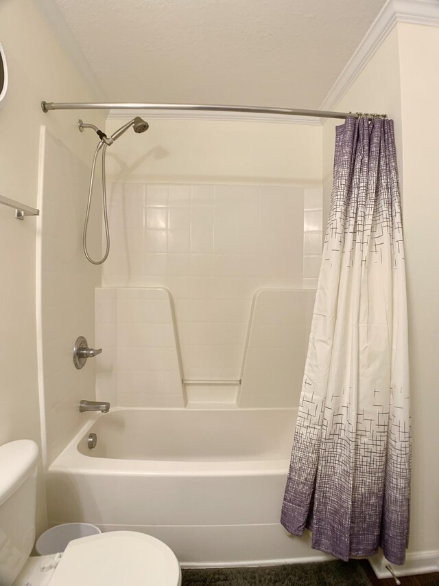 1016 Sunset Dr, Clarksville, TN 37040 - full bath featuring crown molding, toilet, and shower / bathtub combination with curtain