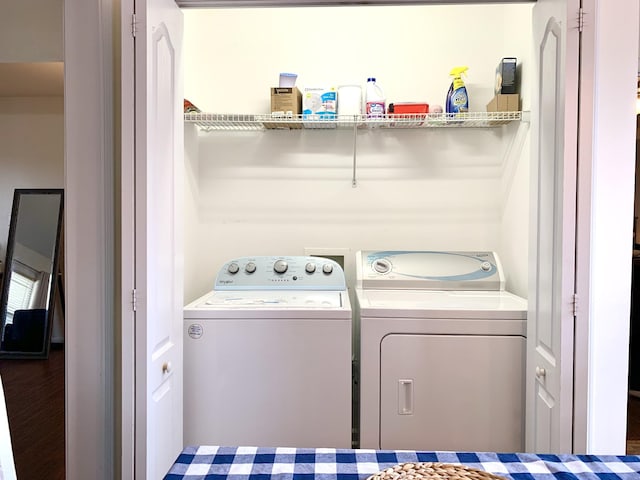 1016 Sunset Dr, Clarksville, TN 37040 - laundry area featuring laundry area and washer and clothes dryer