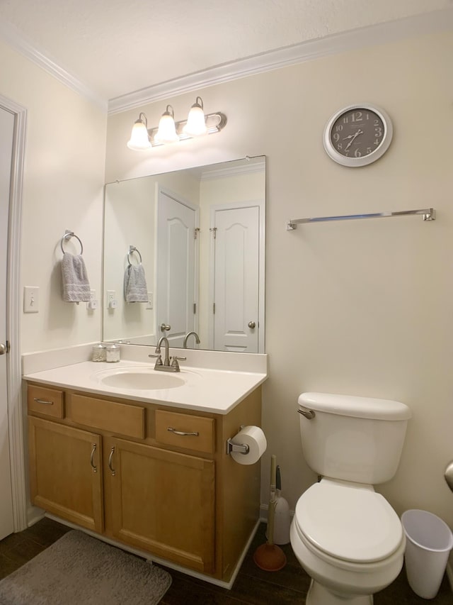 1016 Sunset Dr, Clarksville, TN 37040 - bathroom featuring vanity, crown molding, and toilet