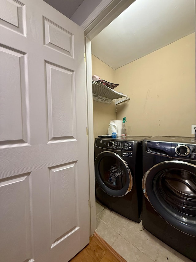 laundry room with laundry area and independent washer and dryer