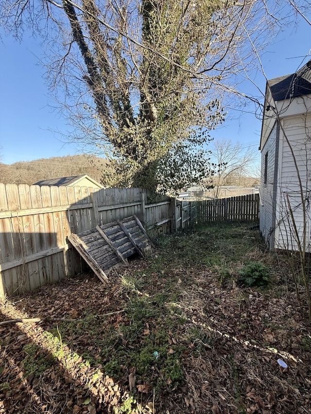 view of yard featuring a fenced backyard