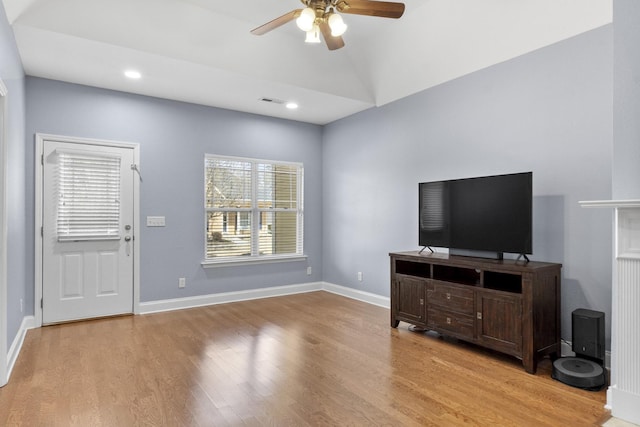 living area featuring recessed lighting, baseboards, wood finished floors, and a ceiling fan