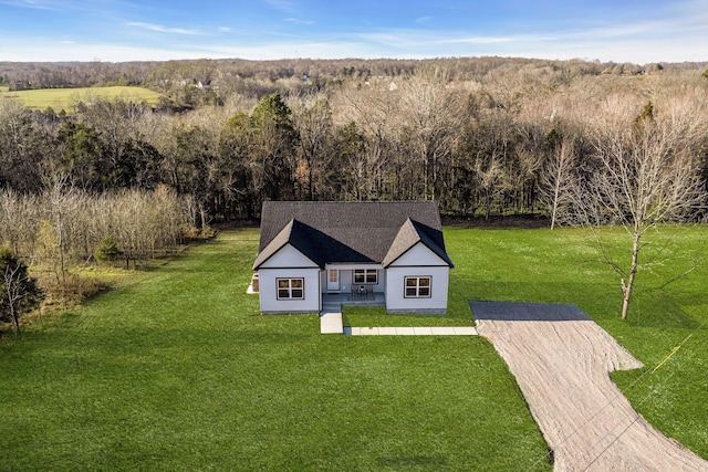 birds eye view of property featuring a forest view