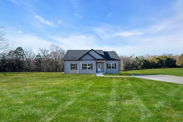 view of front of house featuring gravel driveway and a front lawn