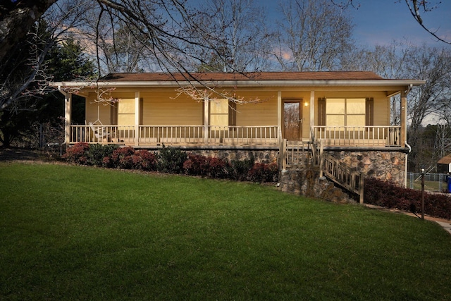 view of front of property featuring covered porch and a front lawn