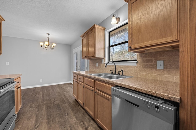 kitchen with dark wood-type flooring, baseboards, decorative backsplash, stainless steel appliances, and a sink