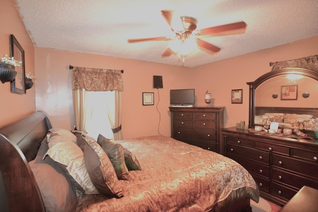 bedroom featuring ceiling fan and a textured ceiling