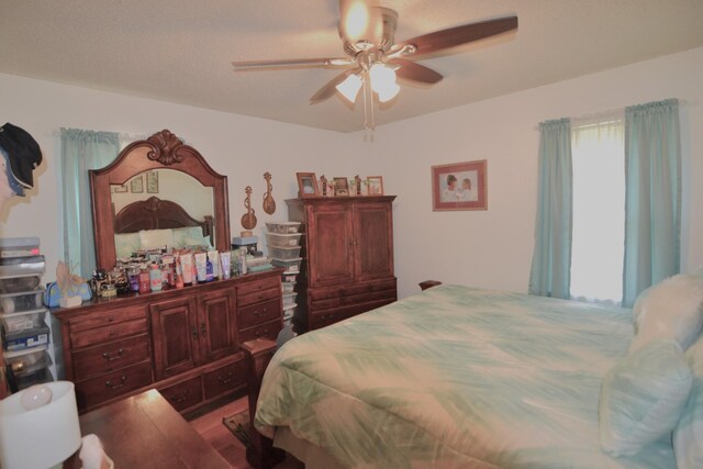 bedroom with a ceiling fan