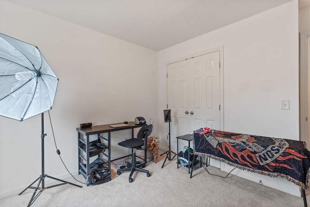 bedroom featuring carpet flooring, baseboards, and a closet