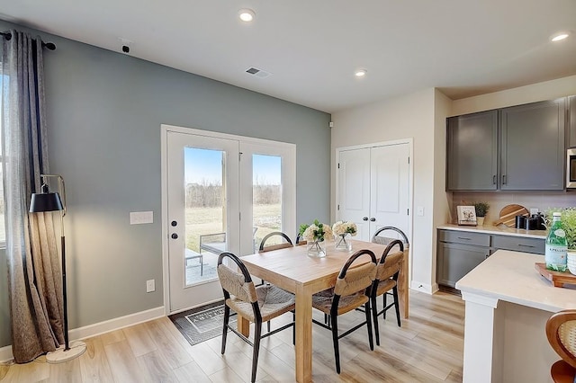 dining area featuring recessed lighting, baseboards, and light wood finished floors