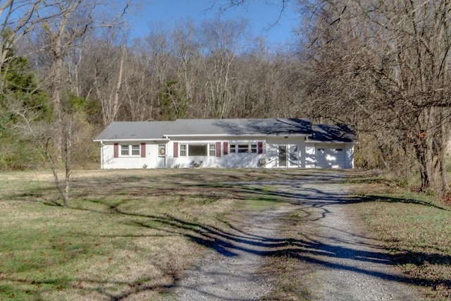 view of front of house featuring a front yard