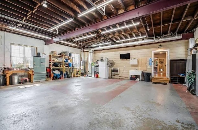 garage with washer / clothes dryer