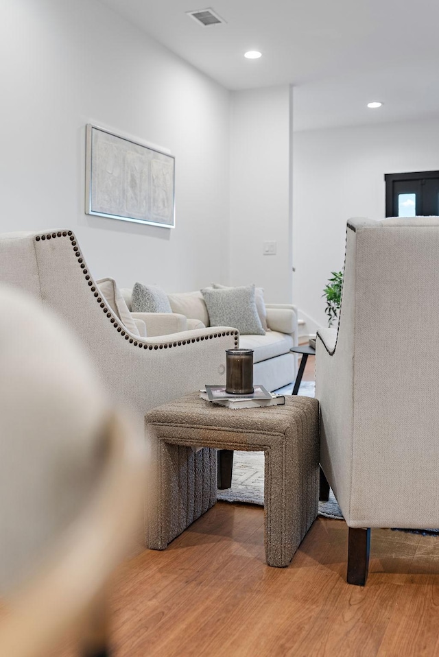 living area featuring visible vents, recessed lighting, and wood finished floors