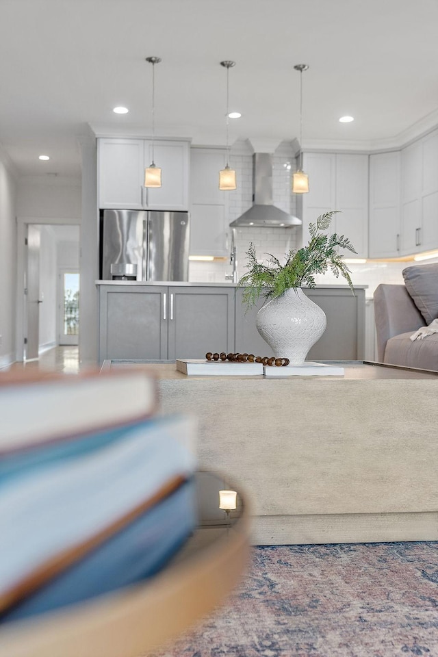 living area featuring recessed lighting