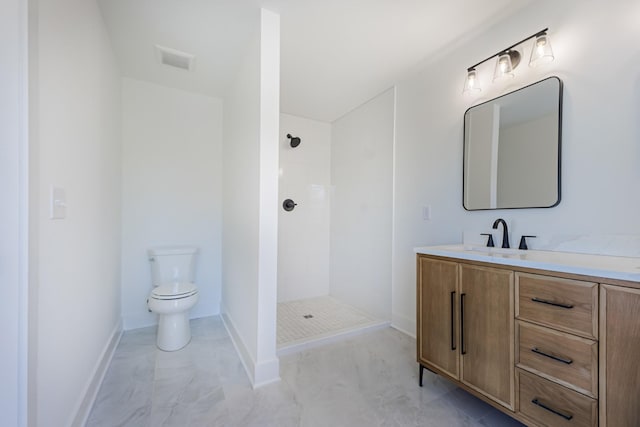 full bath with a tile shower, visible vents, toilet, and vanity