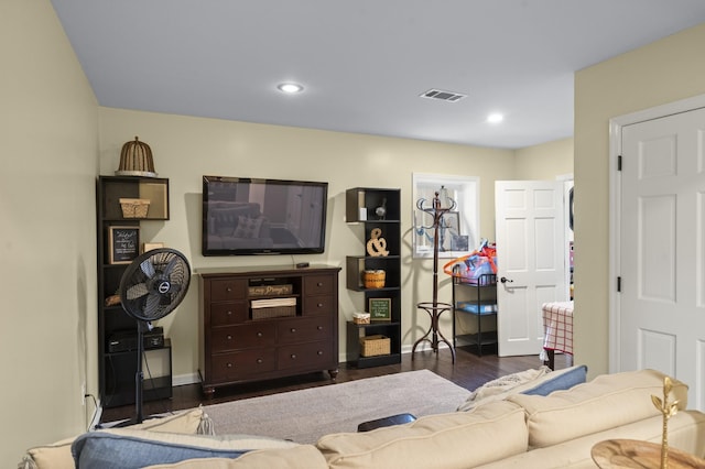 living room with visible vents, recessed lighting, dark wood-type flooring, and baseboards