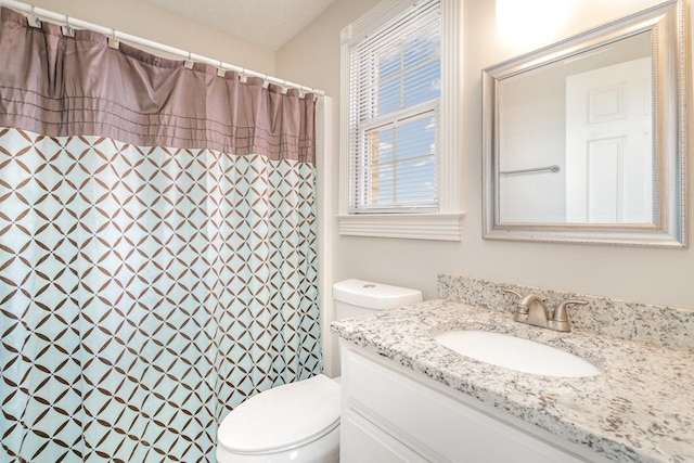 full bathroom featuring curtained shower, toilet, and vanity