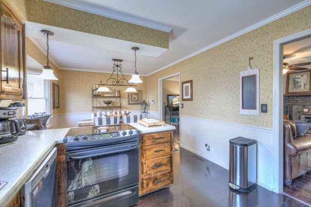 kitchen featuring wallpapered walls, crown molding, dishwashing machine, wainscoting, and black / electric stove