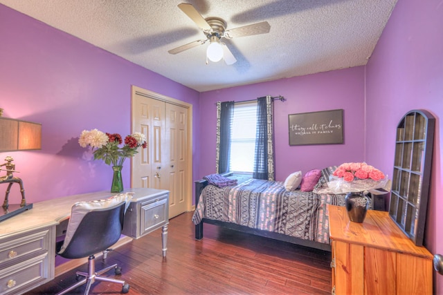 bedroom featuring a closet, a textured ceiling, ceiling fan, and wood finished floors