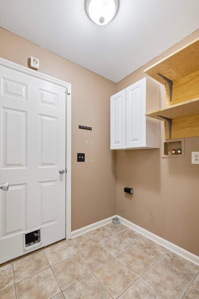 laundry area with washer hookup, light tile patterned floors, cabinet space, and baseboards