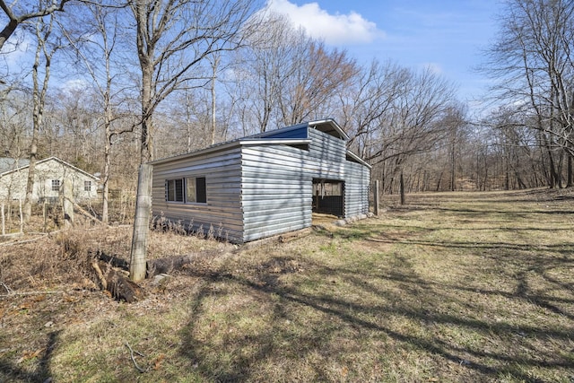 view of outdoor structure with an outbuilding